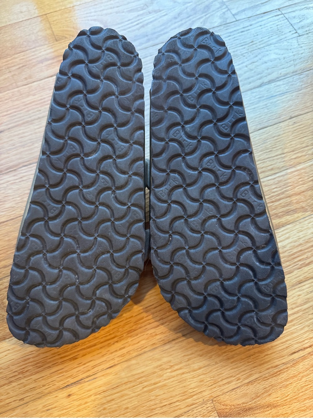 Birkenstock Arizona Sandal in Metallic Gold and Black Sole - Picture 8 of 15
